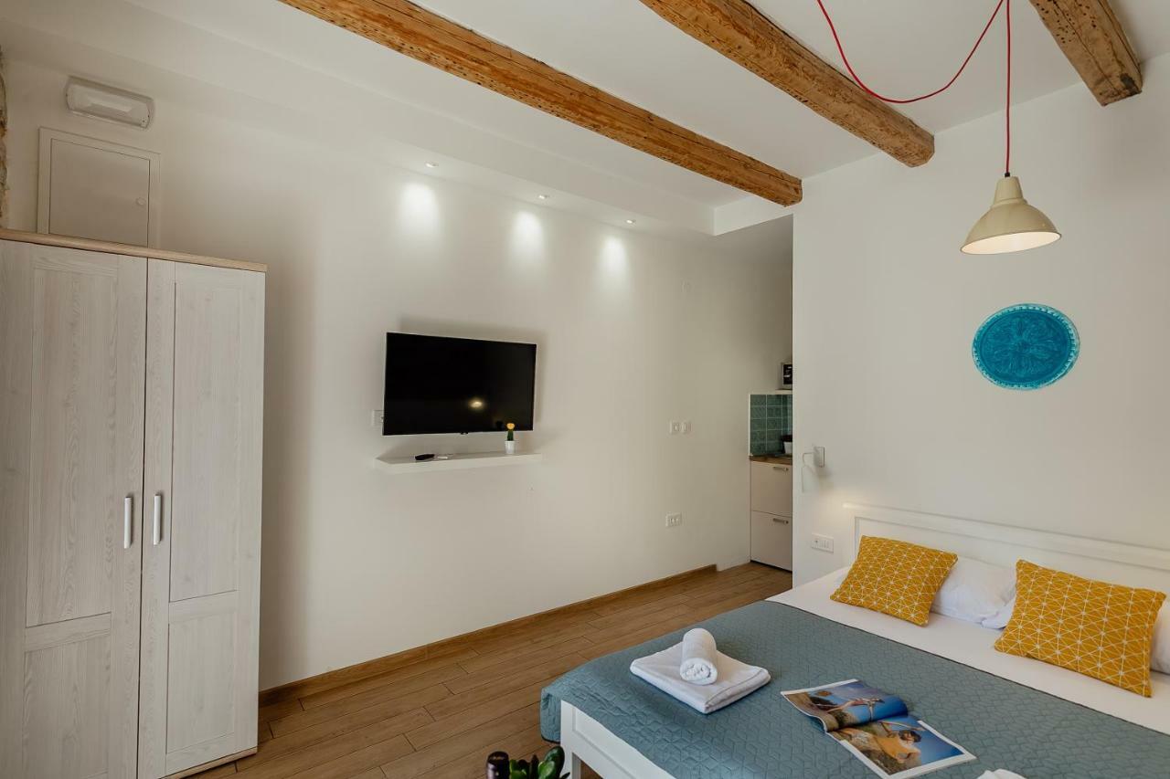 Conborgo Apartments Kumbor Extérieur photo