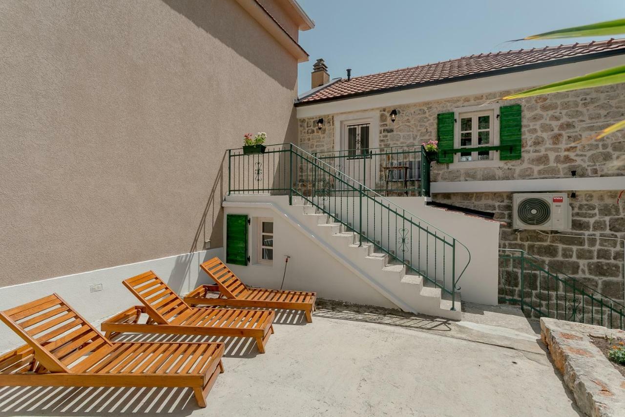 Conborgo Apartments Kumbor Extérieur photo