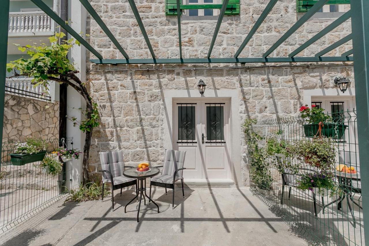 Conborgo Apartments Kumbor Extérieur photo